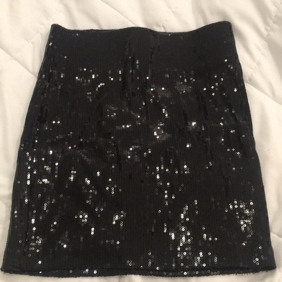 Black sequin mini skirt - Picture 2 of 4